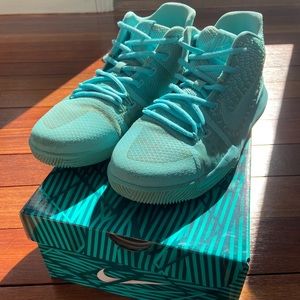 Nike Men’s Kyrie 3’s